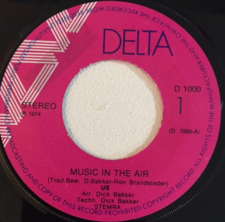 US (8) : Music In The Air / Sing It (7", Single)