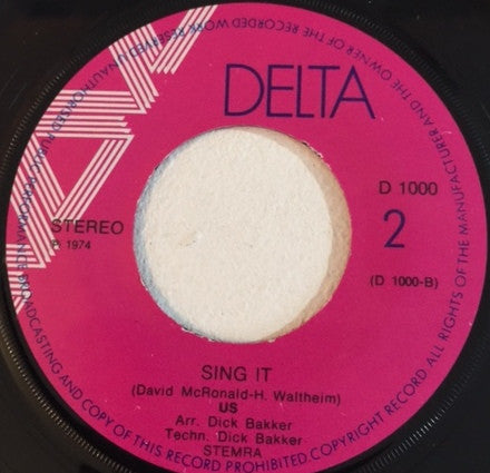 US (8) : Music In The Air / Sing It (7", Single)