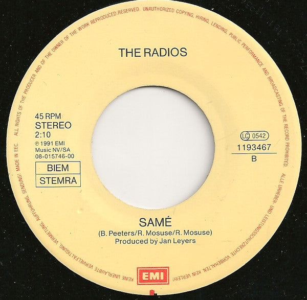 The Radios : She Goes Nana (7", Single)