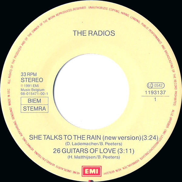 The Radios : She Talks To The Rain (New Version) / 26 Guitars Of Love (7", EP)