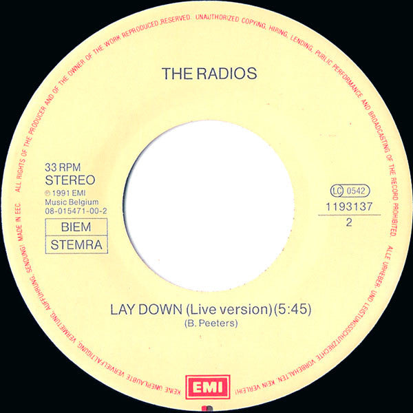 The Radios : She Talks To The Rain (New Version) / 26 Guitars Of Love (7", EP)