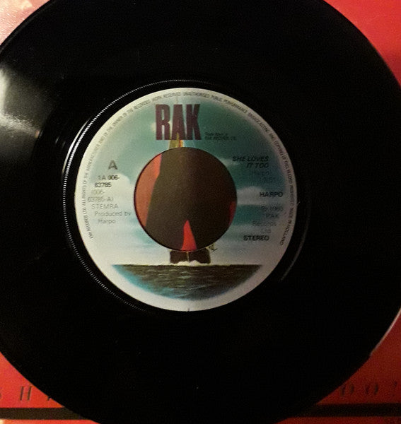 Harpo : She Loves It Too ! (7", Single)