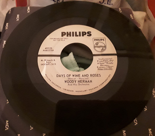 Woody Herman And His Orchestra : Jazz Me Blues / Days Of Wine And Roses (7", Promo)