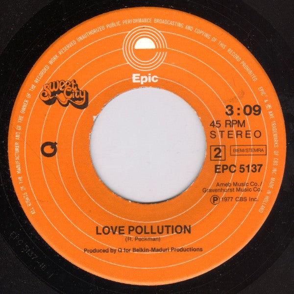 Q (36) : Dancin' Man (7")