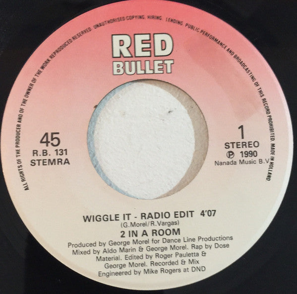 2 In A Room : Wiggle It (7", Single)