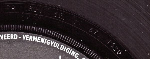 Wim Kan / Corry Vonk : 'k Stond D'r Bij En Ik Keek D'r Naar / Met Me Vlaggetje Me Hoedje En Me Toeter (7", EP)