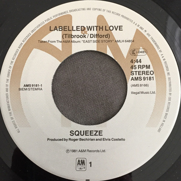 Squeeze (2) : Labelled With Love (7", Single)