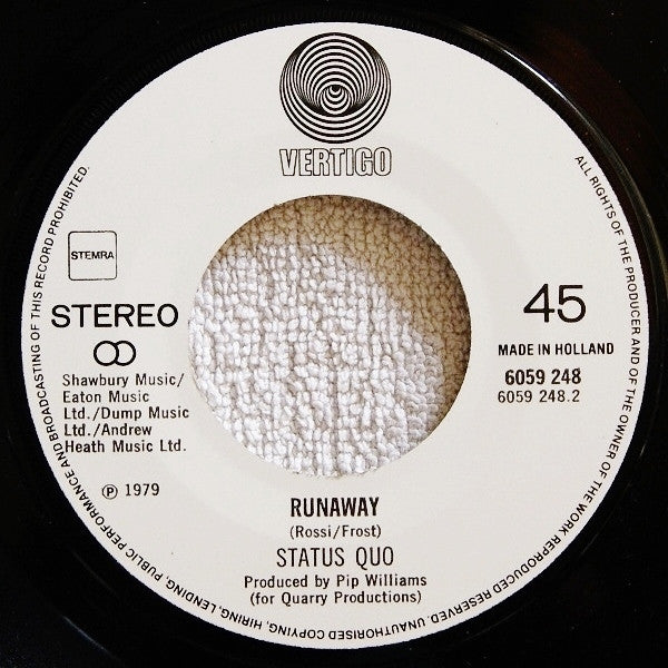 Status Quo : Runaway / Living On An Island (7", Single)