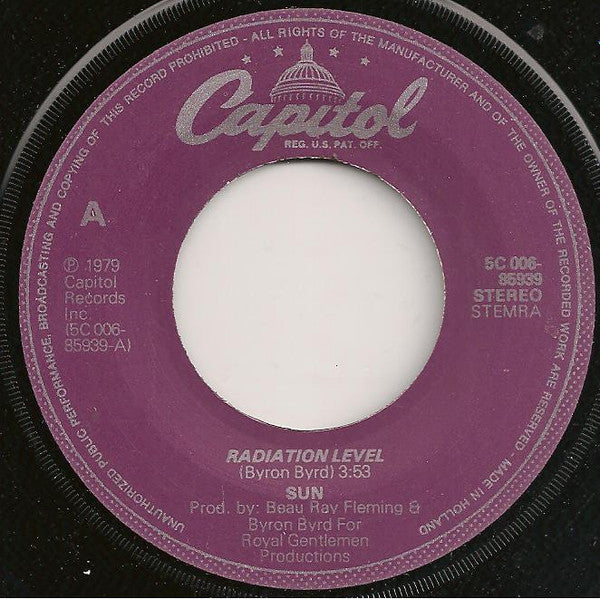 Sun (7) : Radiation Level (7", Single)