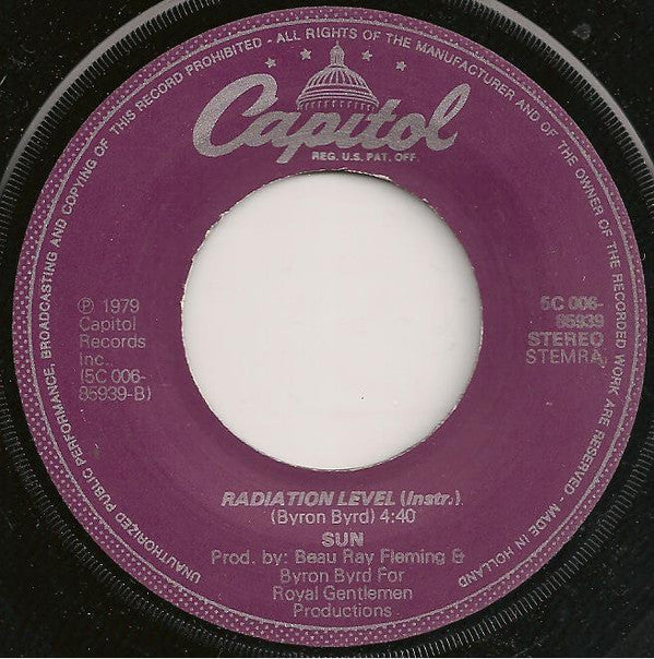 Sun (7) : Radiation Level (7", Single)