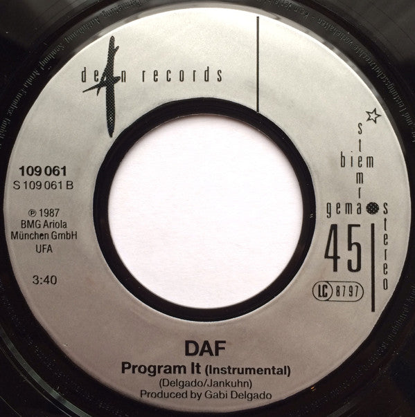 Deutsch Amerikanische Freundschaft : The Gun (7", Single)