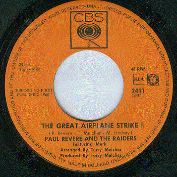 Paul Revere & The Raiders : The Great Airplane Strike / In My Community (7")