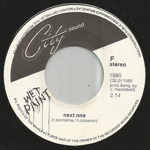 Wet Paint (11) : She Hangs Around (7")