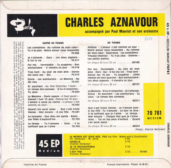 Charles Aznavour : Le Monde Est Sous Nos Pas (Du Film : Week-End A Zuydcoote) (7", EP)