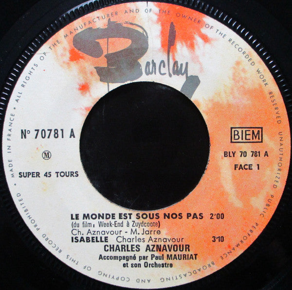 Charles Aznavour : Le Monde Est Sous Nos Pas (Du Film : Week-End A Zuydcoote) (7", EP)