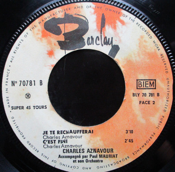 Charles Aznavour : Le Monde Est Sous Nos Pas (Du Film : Week-End A Zuydcoote) (7", EP)