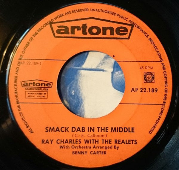 Ray Charles : Smack Dab In The Middle / Move It On Over (7", Single)