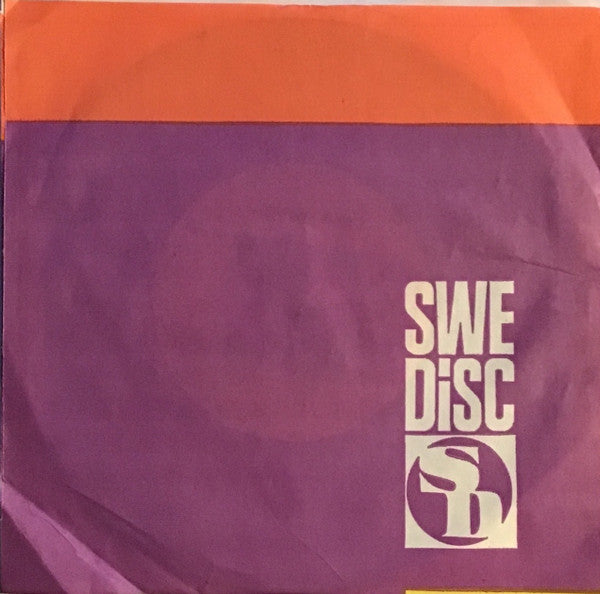 Johnny Vallons And The DeeJays* : Cuddle Up / Route 66 (7")