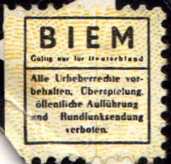 Larry Clinton And His Orchestra : Lisbon Antigua / Poor People Of Paris (7", Mono)