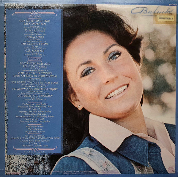 Loretta Lynn : Out Of My Head And Back In My Bed (LP, Glo)