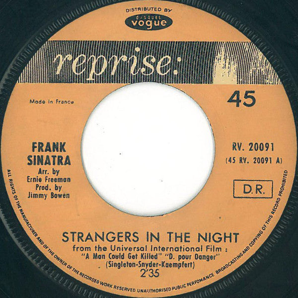 Frank Sinatra : Strangers In The Night (7", Single)
