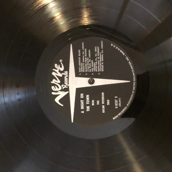 The Oscar Peterson Trio : On The Town With The Oscar Peterson Trio (LP, Album, Mono, RE)